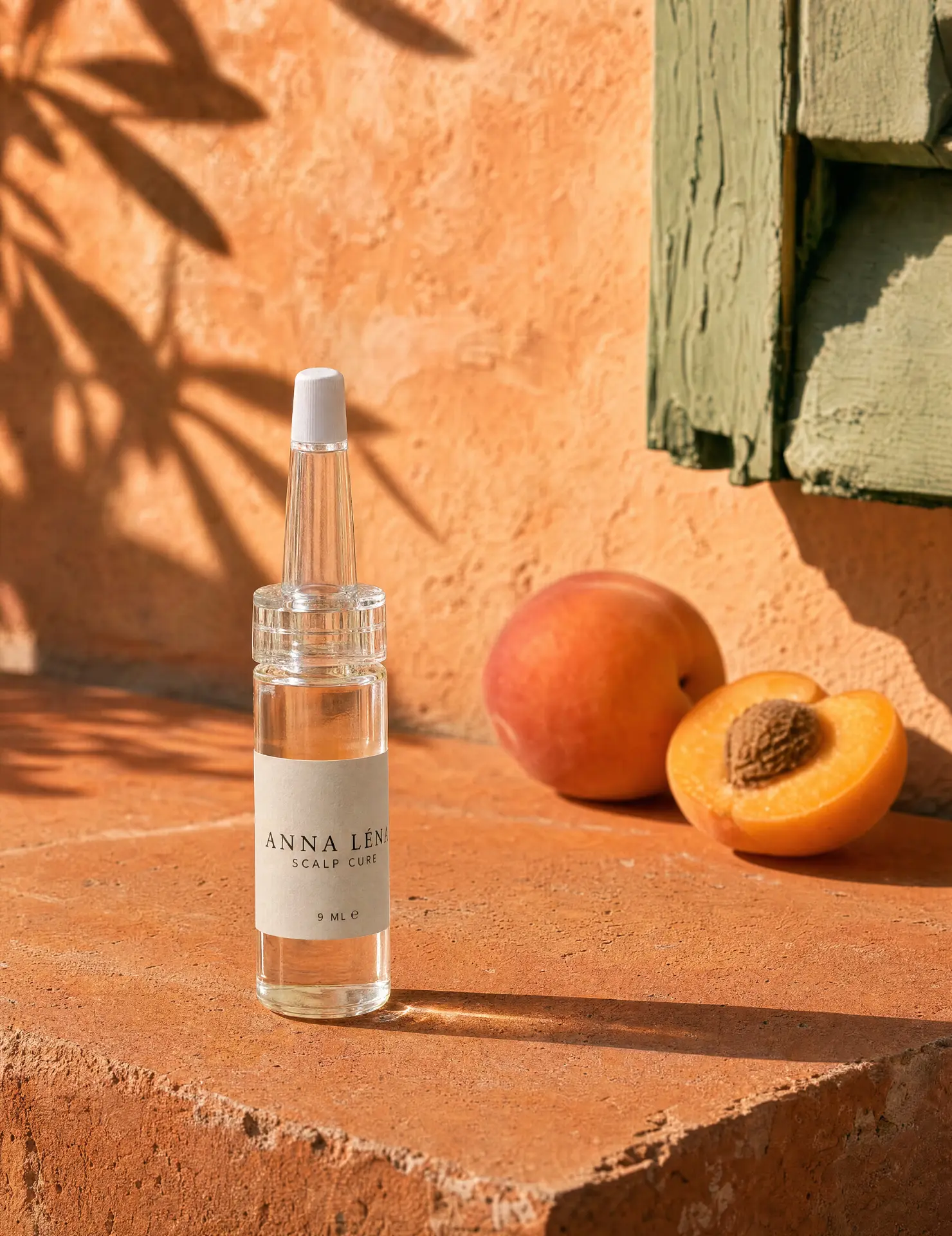 ANNA LÉNA Scalp Cure met abrikoos in warm zonlicht