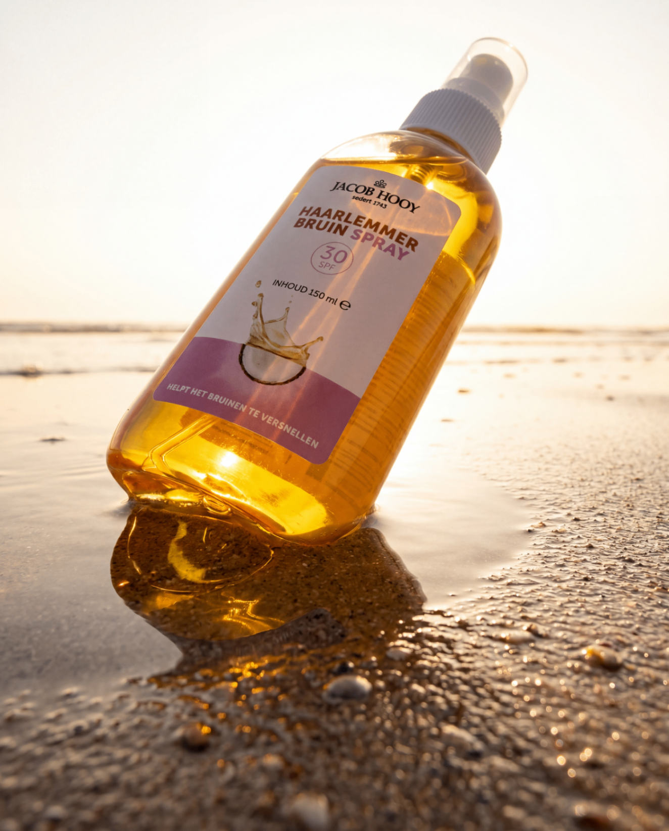 Zonnespray van Jacob Hooy in het zand op het strand